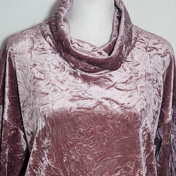 Andrew Marc Pink Crushed Velvet Cowl Neck Activewear Pullover NWT Size Small - Picture 3 of 10
